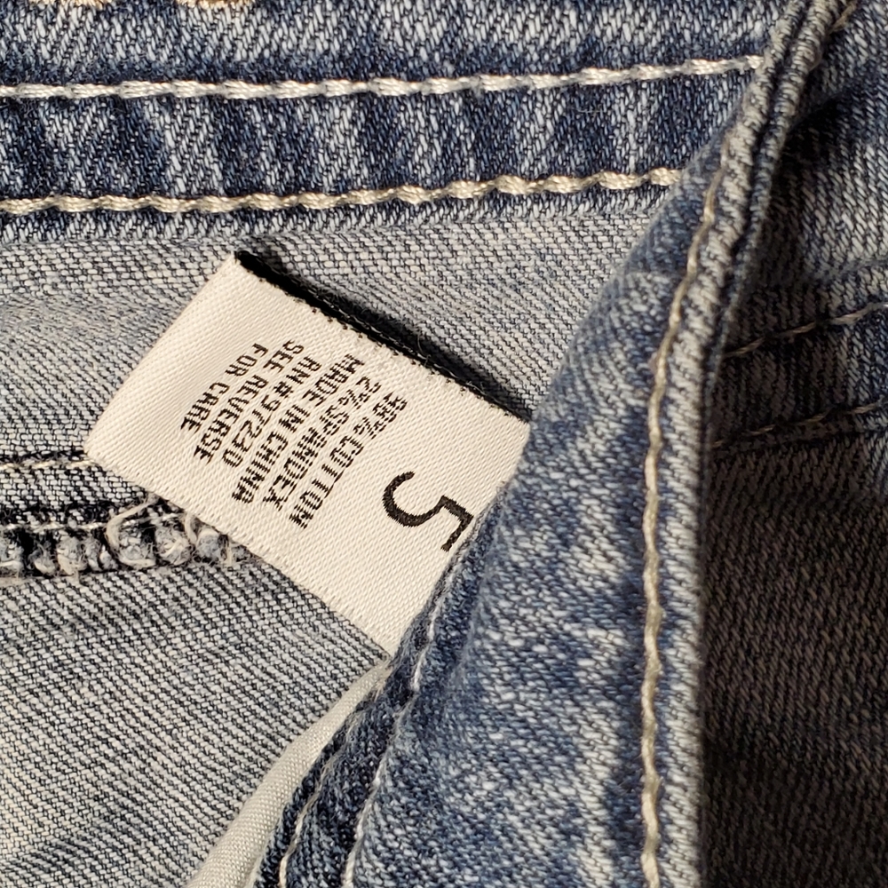 Distressed jeans - Picture 3 of 5